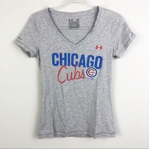 UNDER ARMOUR | CHICAGO CUBS Gray V-Neck Graphic Tee Short Sleeve Women’s Size M